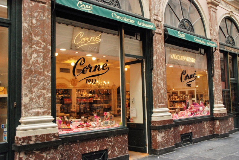 chocolaterie-MASSOINS-min_chocolate_chocolaterie_shop_luxury_chic_gallery_brussels_belgium-558146